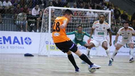 Blumenau Futsal é goleado na estreia da Liga Nacional