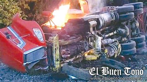 Se incendia tráiler tras volcar LE ROBAN AZÚCAR Y DE LOS ELEMENTOS DE