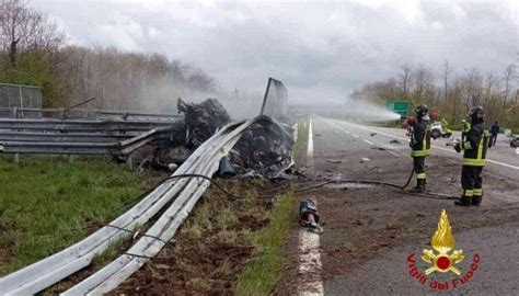 Incidente Sulla Bretella Ivrea Santhi Vercelli Ferrari Si Schianta