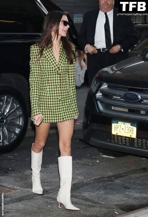 Emily Ratajkowski Nude Fappening Sexy Photos Uncensored Page FappeningBook