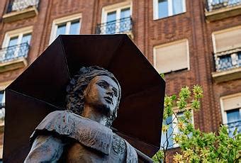 Sur les traces de Sissi à Budapest 4 La statue au parasol de la