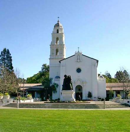 Saint Mary's College of California - Students | Britannica Kids ...