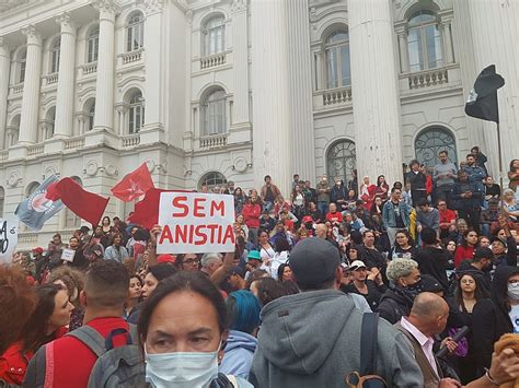 Ato Em Defesa Da Democracia Reúne Cerca De Cinco Mil Em Política