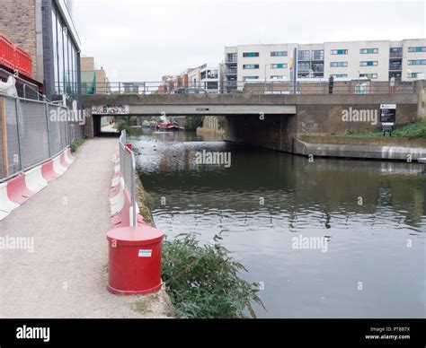 Limehouse Cut Poplar East London Stock Photo Alamy