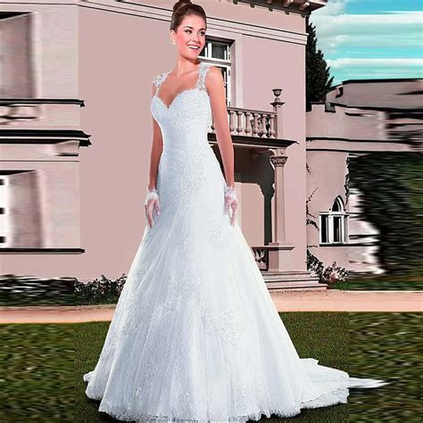 Robe De Mari E Sir Ne Blanche Pliss E Avec Appliques En Dentelle