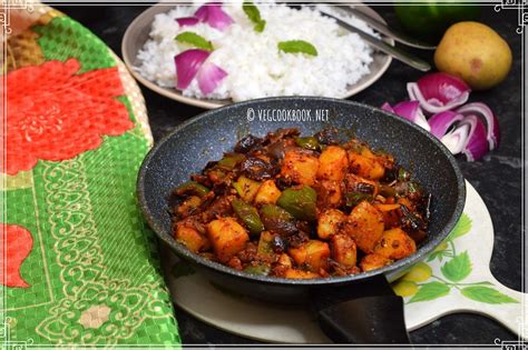 Potato Capsicum Dry Curry / Aloo Shimla Mirchi Sukhi Sabzi