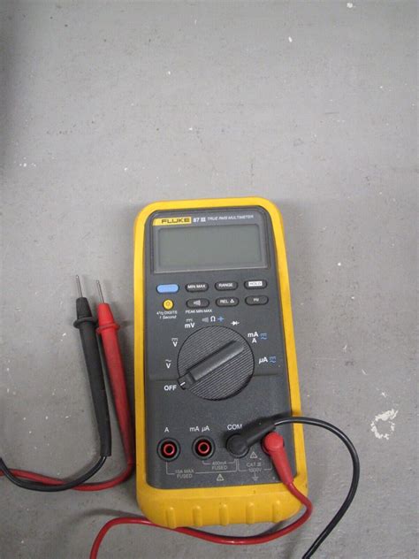 Fluke Iii True Rms Digital Multimeter Pre Owned W Accessories Ebay