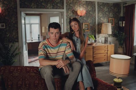 Sex Education công bố mùa cuối với cú sốc văn hóa Tuổi Trẻ Online