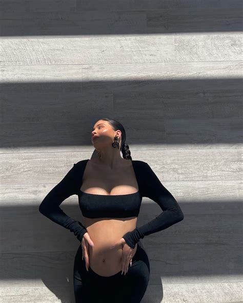 Kylie Jenner Se Luce En Bikini Tras Perder 2o Kilos Luego De Dar A Luz