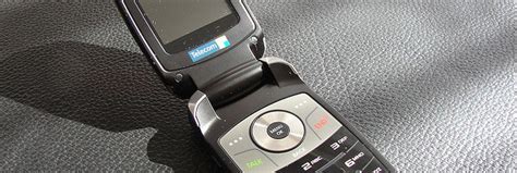 Smartphones outsell feature phones (again) for the first time ... 