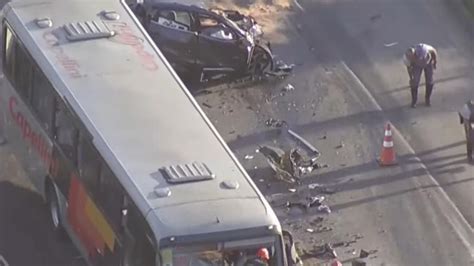 Acidente Entre Caminhão ônibus E Carro Deixa Ao Menos Um Morto Em Sp