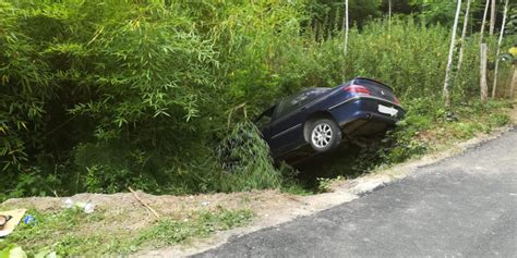 Incidente A Piani Di Acquaro Finisce Con L Auto In Un Fossato Grave