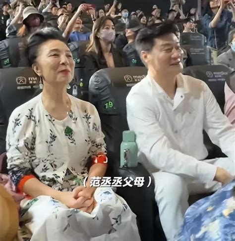 范丞丞举行新电影首映礼，父母现场支持，冯小刚养女发文夸赞