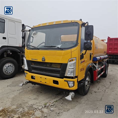 China HOWO 4X2 Light Duty Truck Water Tank Truck Street Sprinkler Truck