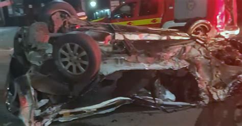 O șoferiță de 19 ani se zbate între viață și moarte după un accident