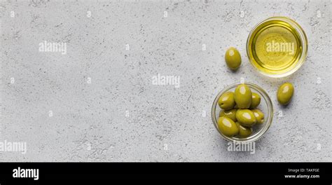 Olive Oil And Olives Set Stock Photo Alamy