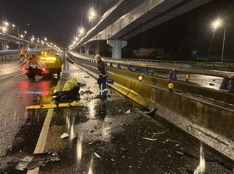 雨夜視線差又開太快 寶馬猛撞五楊高架分隔島3死 社會 自由時報電子報