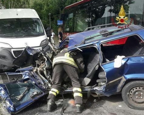 Incidente Oggi Roma Frontale Tra Due Auto Sulla Via Del Mare Morta