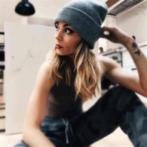 Hot Laura Vandervoort Photos ThBLOG