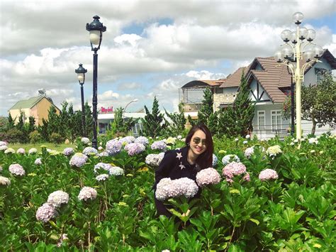 Các hot girl 8X đời đầu từng nổi tiếng và giàu có nhờ bán quần áo giờ ra sao