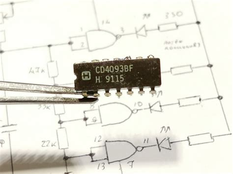 CD4093.На этой микросхеме можно собрать 135 электронных устройств ...