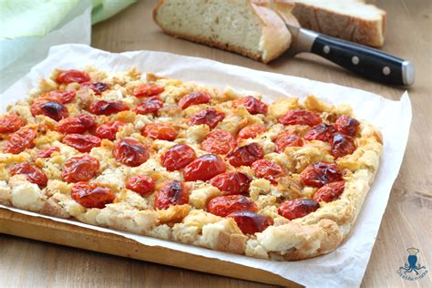 Focaccia Con Pomodorini E Pane Raffermo Ricetta Del Riciclo