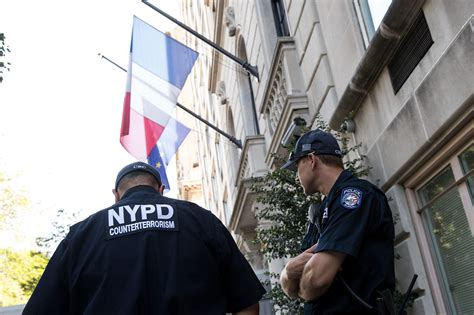 Watch Nypd Officer Bodycam Footage Shows Knife Wielding Man Being Shot