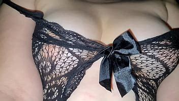 Montez la bite en secouant mes seins naturels Café chaud montrant des mamelons XVIDEOS