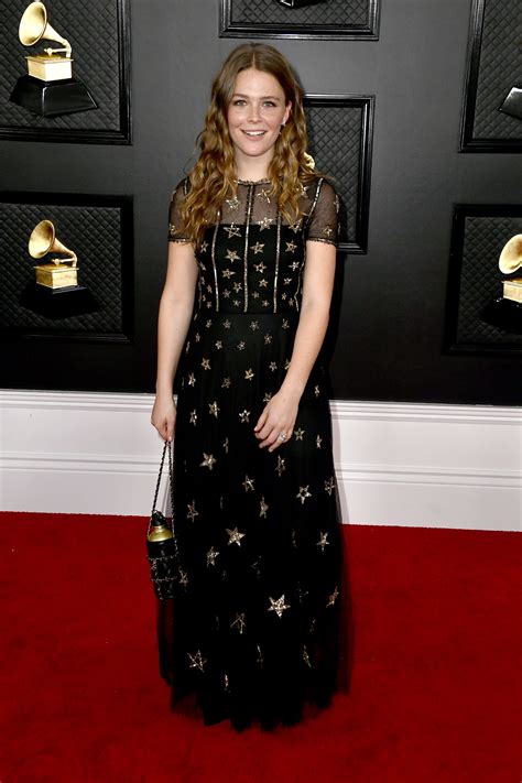 Maggie Rogers Was Peak Vsco Girl On The Grammys Red Carpet