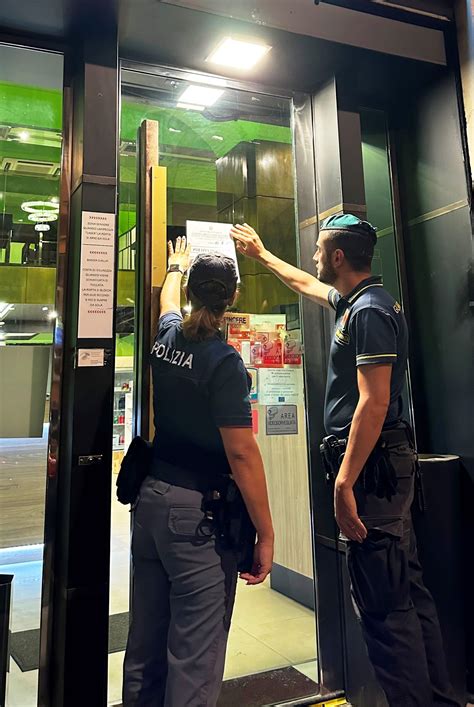 Prodotti Scaduti Insetti In Cucina E Sporcizia A Torino Un Locale