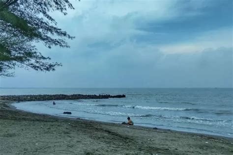 Dikunjungi Puluhan Ribu Orang Inilah Pantai Terpopuler Di Kabupaten