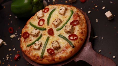 Capsicum Paneer And Red Paprika Pizza