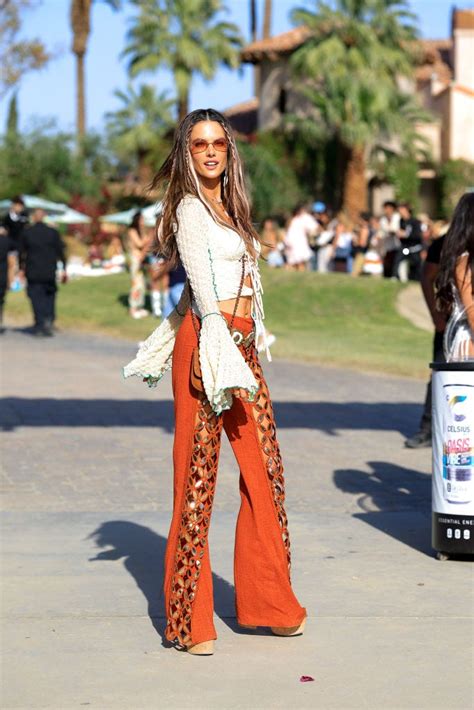 5 Music Festival Outfit Ideas - What to Wear to a Music Festival