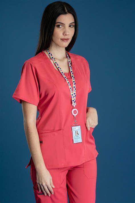 Uniforme Dama Antifluido Coral Masscrubs