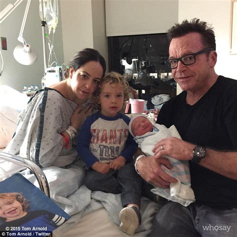 Tom Arnold shares first image of baby girl Quinn | Daily Mail Online