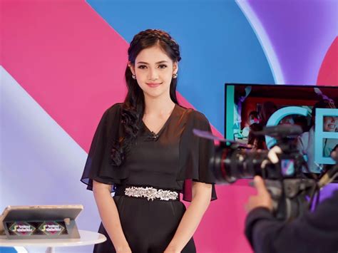 11 Potret Kartika Berliana Saat Jadi Presenter Penampilannya Bikin