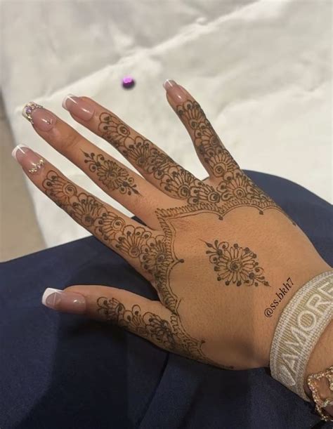 Épinglé par Aaqilah Suliman sur Henna designs en 2024 Modèles