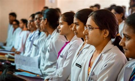 Top 10 Medical Colleges in India - TheBuzzQueen.com