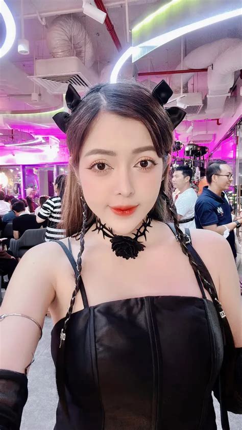 Ngắm nhìn hình ảnh Linh Barbie cute mặc bikini cực xinh