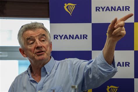 Ryanair abre 14 novas rotas em Portugal para o verão criticas à