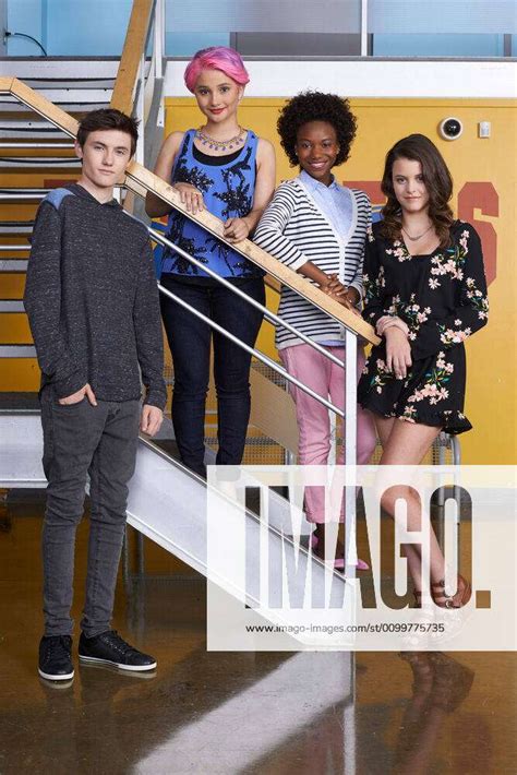 Degrassi The Next Generation L R Spencer Mcpherson Amanda Arcuri Reiya Downs Sara Waisglass