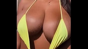 Autumn Falls Amarillo Bikini Se Burlan De XVIDEOS