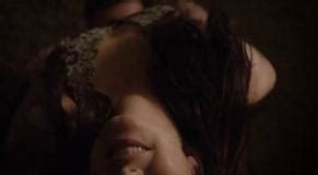 A FLORESTA QUE SE MOVE NUDE SCENES AZNude