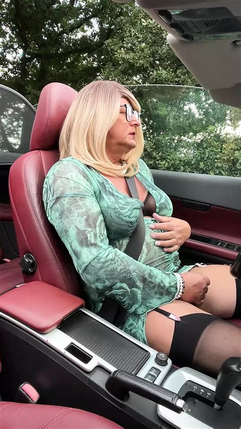 Amateur Crossdresser Kellycd2022 Sexy Milf Enjoying An Evening Drive