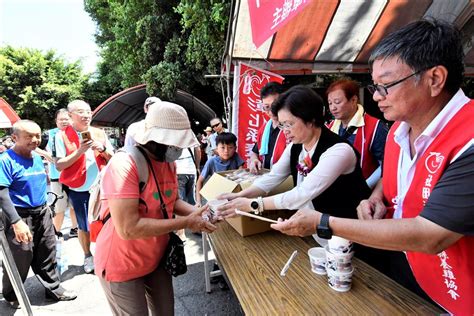 2024王功漁火節開幕！大型水陸氣墊樂園、千人烤蚵活動、還有在地美食免費品嚐 寶島日報