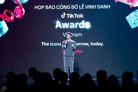 Cuộc đua gay cấn ở TikTok Awards Việt Nam ViruSs Duy Thẩm dắt tay kình ngư Ánh Viên và
