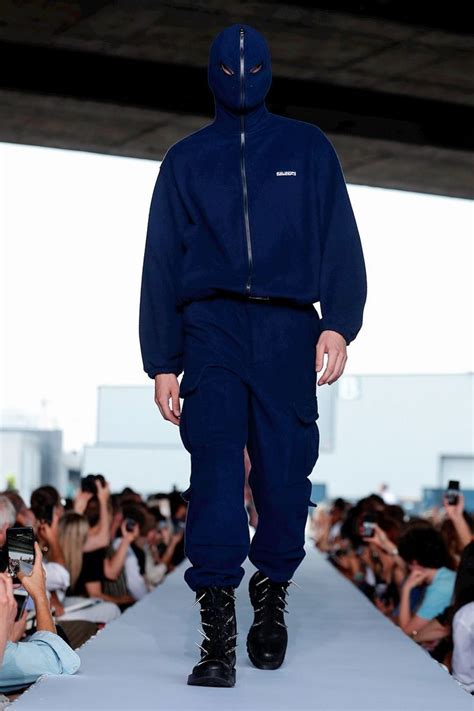 Vetements SS19 indaga en la historia reciente de Georgia - HIGHXTAR.