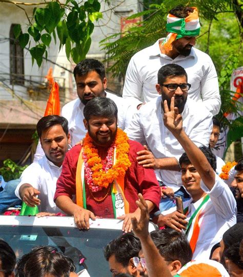 congress candidate kanhaiya kumar  welcomed   supporters