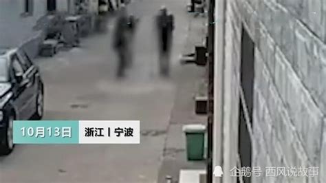 宁波一男子持刀伤人，对方倒地后仍连捅数刀，监控画面曝光 腾讯新闻