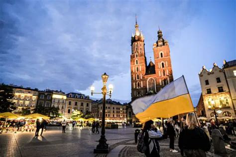 Stosunek Polaków do Ukraińców zmienia się Topnieje pozytywne